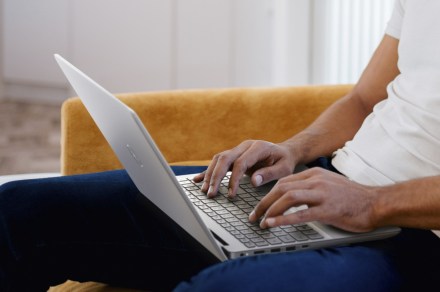 Flash deal knocks $180 off this Dell laptop laptop, however it’s selling rapidly