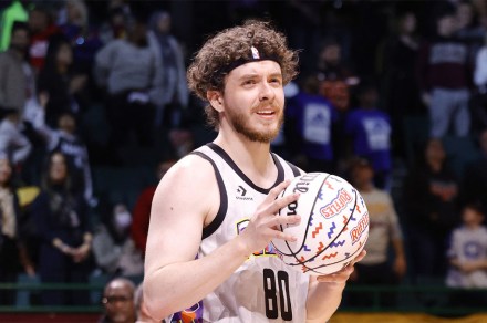watch NBA basketball from anyplace for free